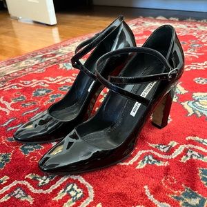 Size 38 Manolo Blahnik Patent Pumps (COMFY!) 4” Heel
